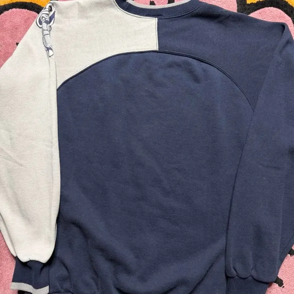 Vintage 90’s Georgetown University Embroidered Logo Crewneck Sweatshirt L/XL